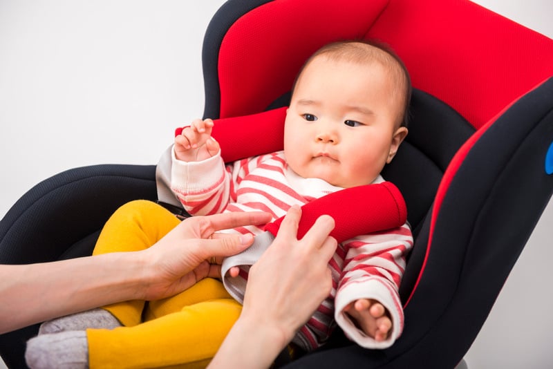 how to put a child in a car seat